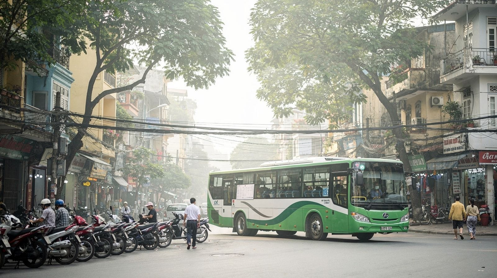 Grab, Taxis and Xe Om in Vietnam: What to Hail in the City