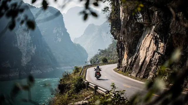 Hai Van Pass Tours: Riding the Coast Road Between Hue and Da Nang