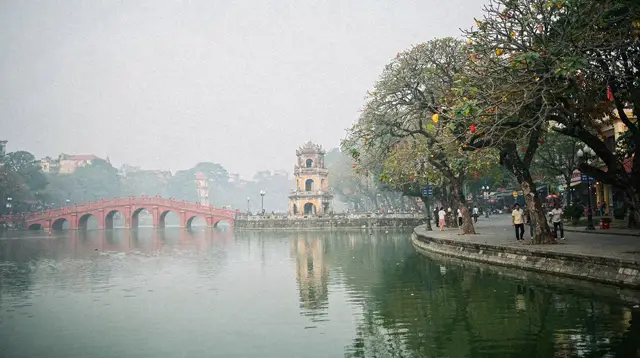 Hanoi Craft Villages and Workshops: Bat Trang, Van Phuc and Hands-On Days Out