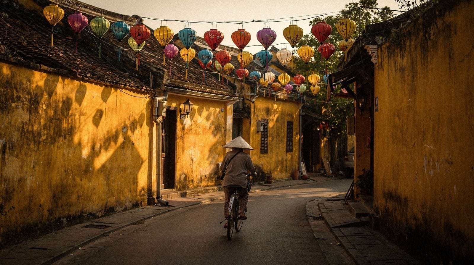 Hoi An City Tours: Walking, Cycling and Evening Visits of the Ancient Town