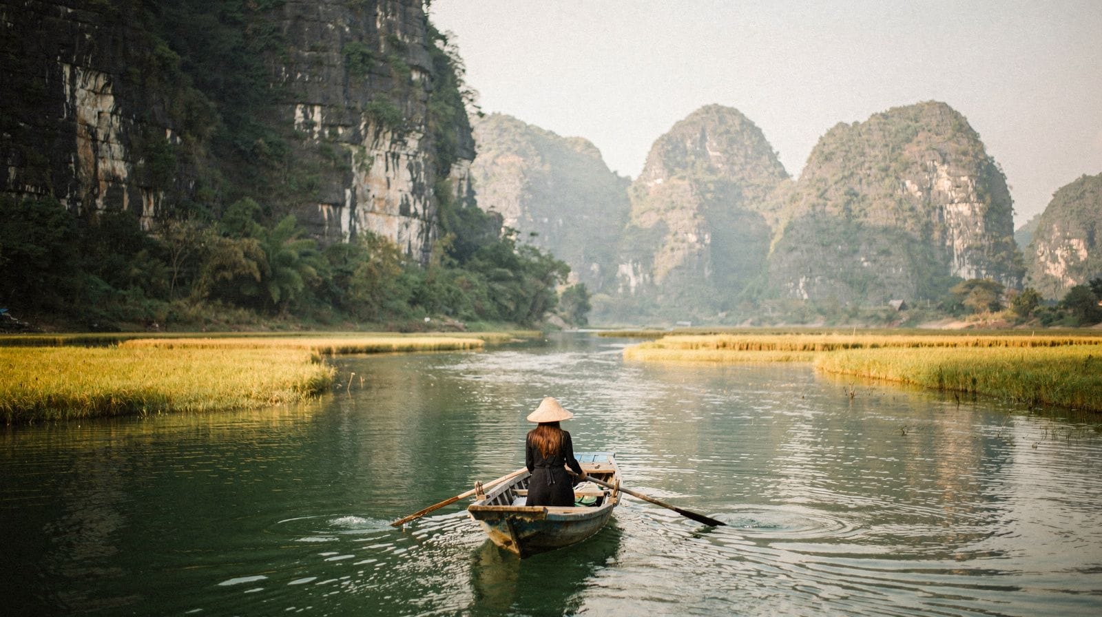 Ninh Binh Tours: Trang An vs Tam Coc, Hoa Lu and Mua Cave